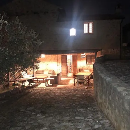 Borgo Dei Conti Campello Semesterbostad Campello sul Clitunno