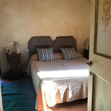 度假居 Borgo Dei Conti Campello 克利通诺河畔坎佩洛